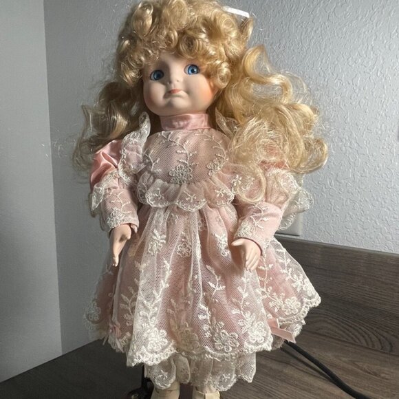 Vintage 1980 GEPPEDO PORCELAIN DOLL 12’ - Picture 5 of 16